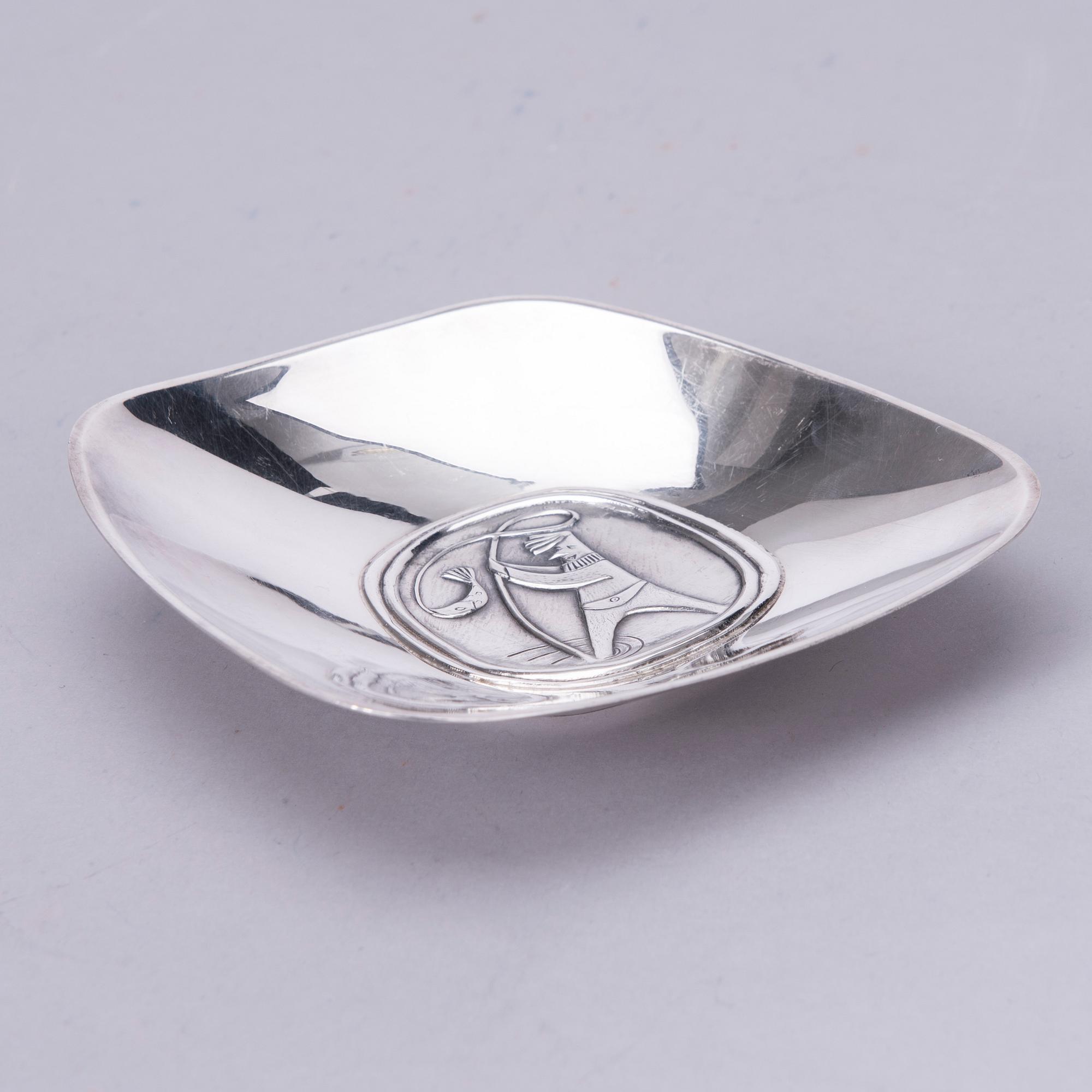 FAT, silver, Hopeatehdas, Helsingfors 1954. Vikt ca 97, 2 g.