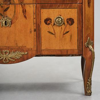 A Gustavian commod attributed to Jonas Hultsten (1773-94).