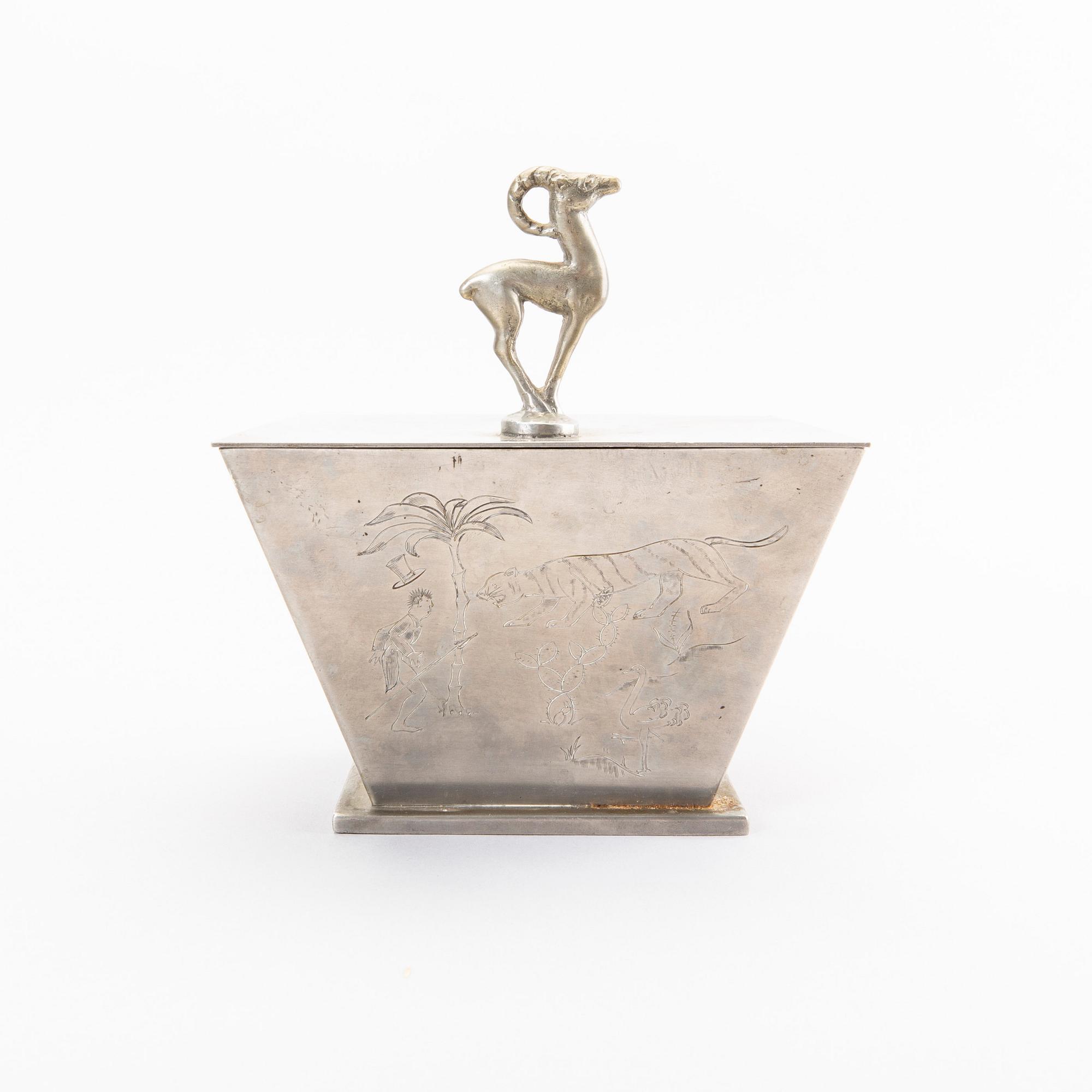 A Harald Nilsson 1930 pewter box with lid.