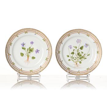 A set of 10 Royal Copenhagen 'Flora Danica' plates, Denmark, 20th Century.