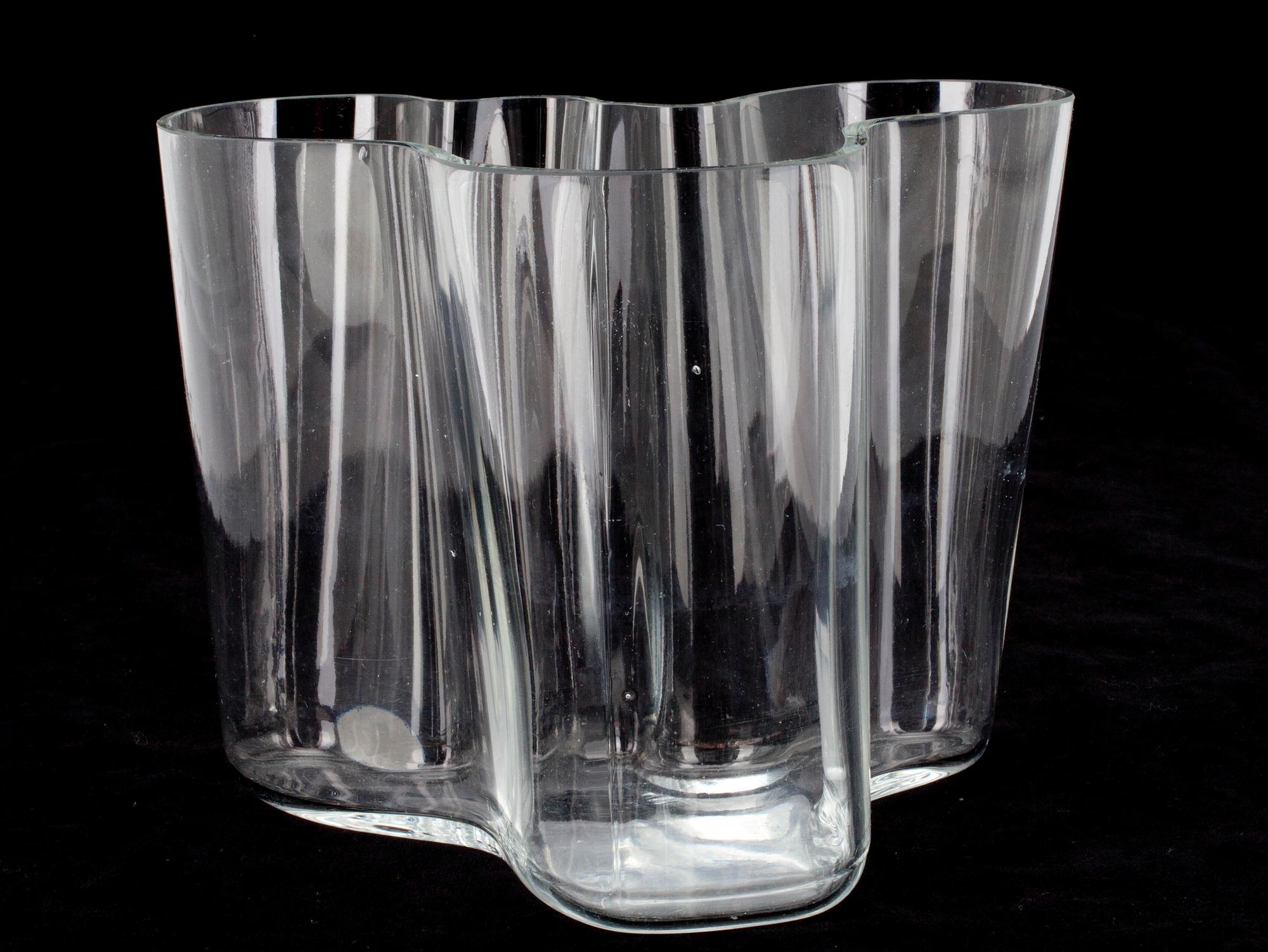 VAS, glas, "Savoy"  signerad Alvar Aalto, 3030.