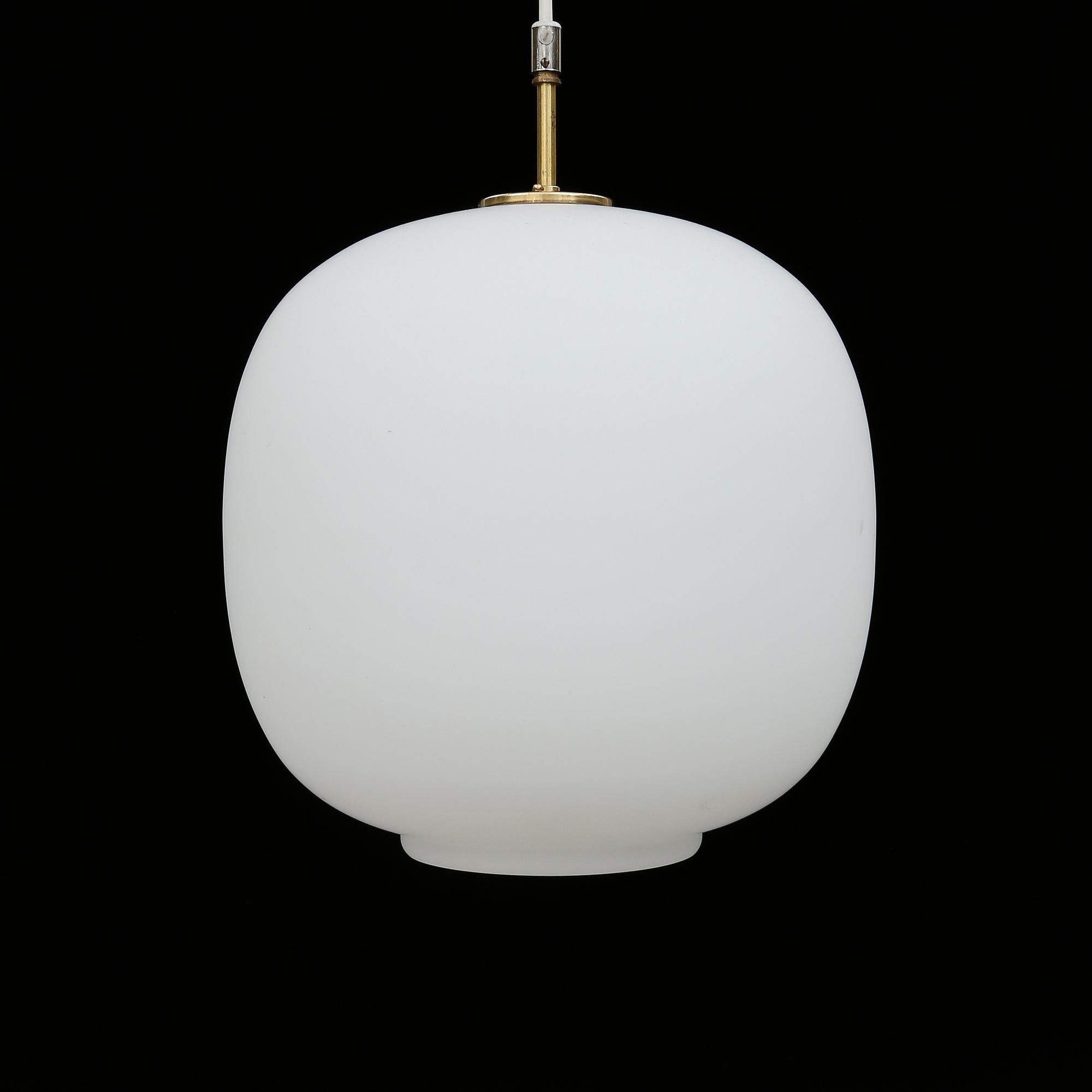 TAKLAMPA, Radiohus Pendel, Wilhelm Lauritzen för Louis Poulsen, Danmark, 1900-talets mitt. Höjd 42 cm.