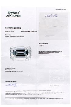 Ring platina med en smaragdslipad diamant 0,73 ct TW (G)/VS2, värderingsintyg Kaplans Stockholm 2020.