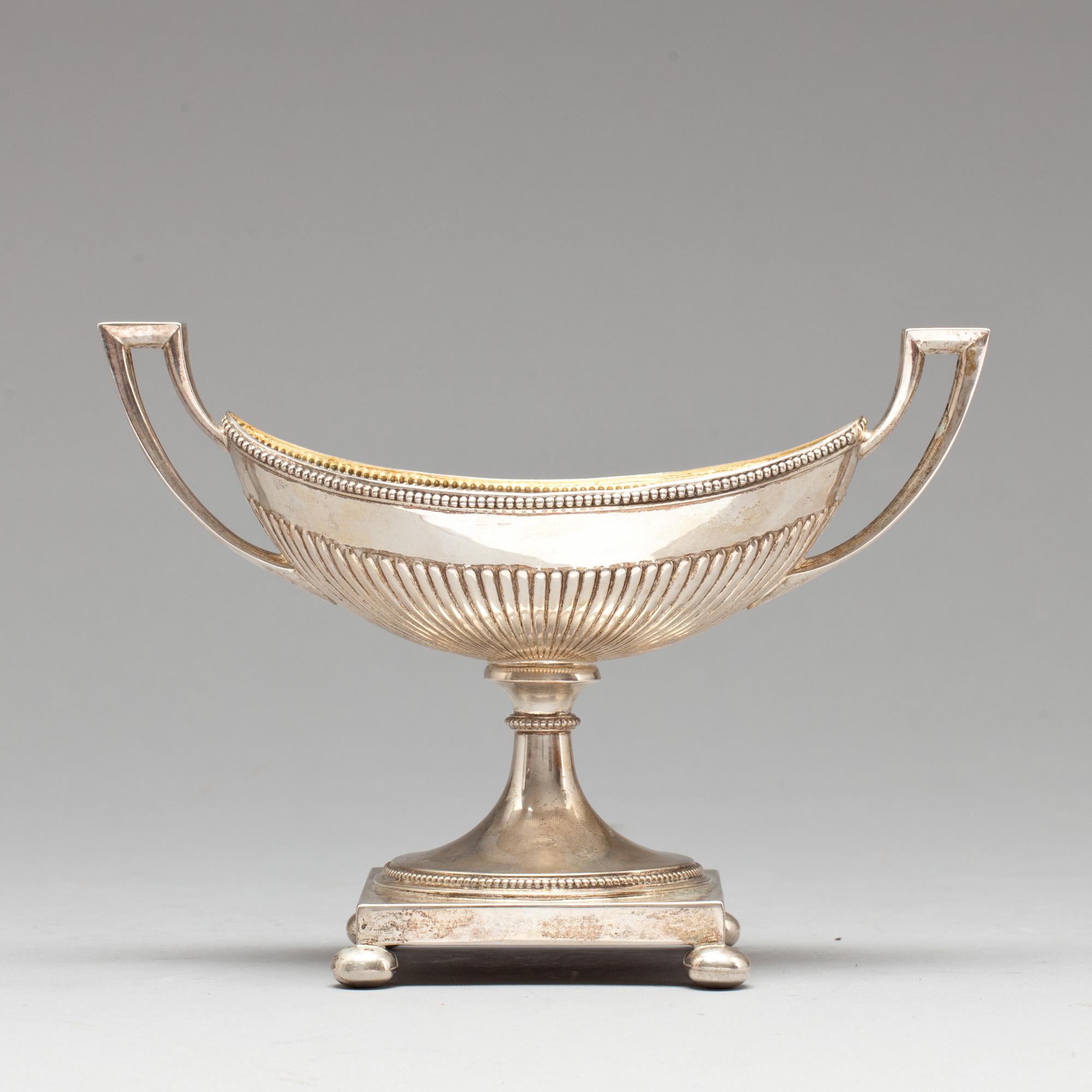 SKÅL PÅ FOT, silver, gustaviansk stil, K Andersson, troligen 1923. Total vikt ca 200 g.