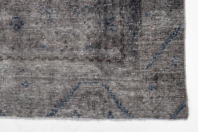 A Vintage design carpet, c. 378 x 289 cm.