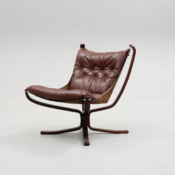 FÅTÖLJ och BORD, "Falcon chair", Sigurd Russel, Vatne möbler, Norge, 1970-tal.