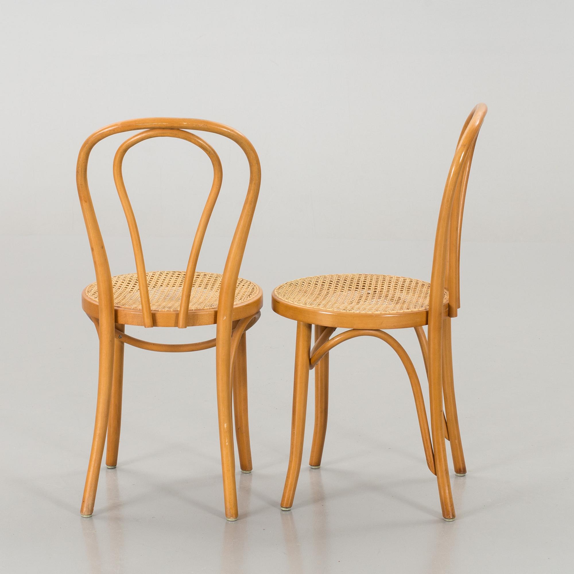 A PAIR OF BENTWOOD CHAIR.
