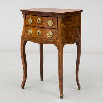 CHEST OF DRAWERS, Louis XV-style, 20th century.