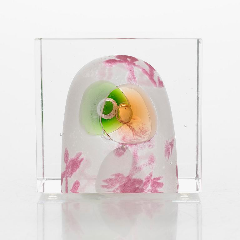 Oiva Toikka, an annual glass cube, signed Oiva Toikka, Nuutajärvi 2008 and numbered 296/2000.