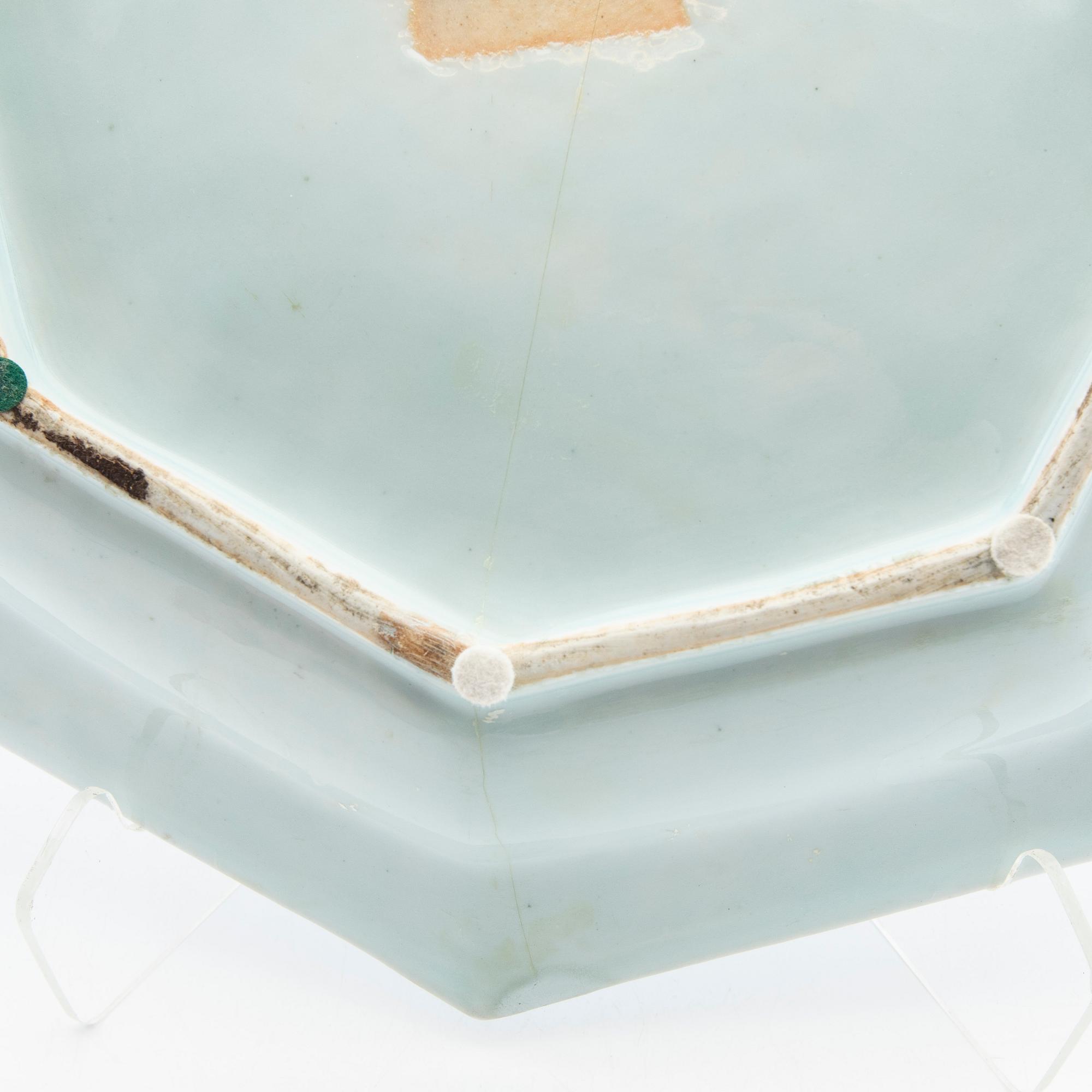 Roasting dish, porcelain, Qianlong (1736-95), China,