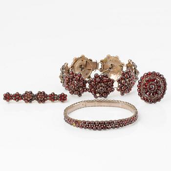 Garnet set with garnets, bracelet, arm ring, brooches 2 pcs.