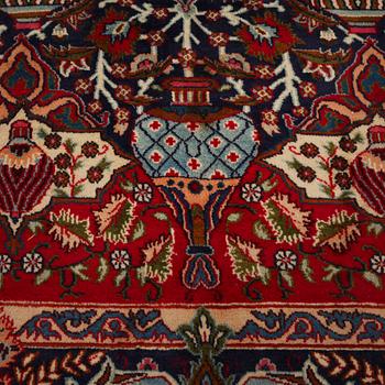 A Kashmar rug, ca 395 x 295 cm.