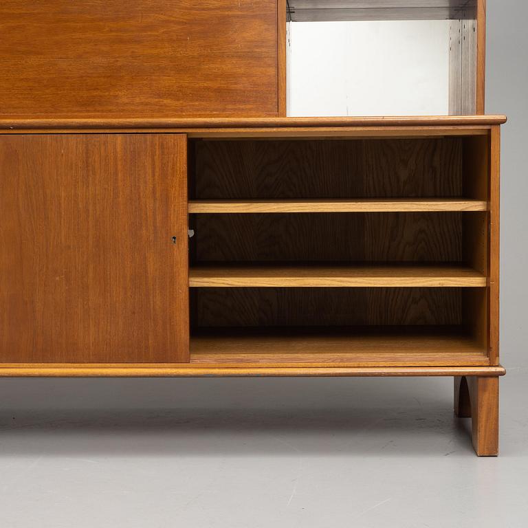 Josef Frank, sideboard med skåp, hyllor, skrivklaff och lådor, Firma Svenskt Tenn, specialbeställning 1940-50-tal.