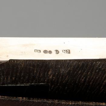 RAMAR, 2 st, silver, bland annat CG Hallberg, Stockholm 1918. Vikt totalt (inkl ramar samt mindre bakstycket) ca 128 g.