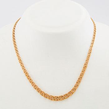 Necklace with a graduated Bismarck link in 18K gold.