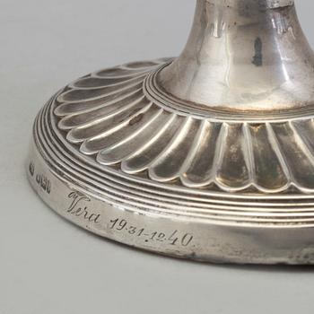 HARRISON BROTHERS & HOWSON, a pair of silver and mother of pearl candlesticks from Sheffield, England, 1926.
