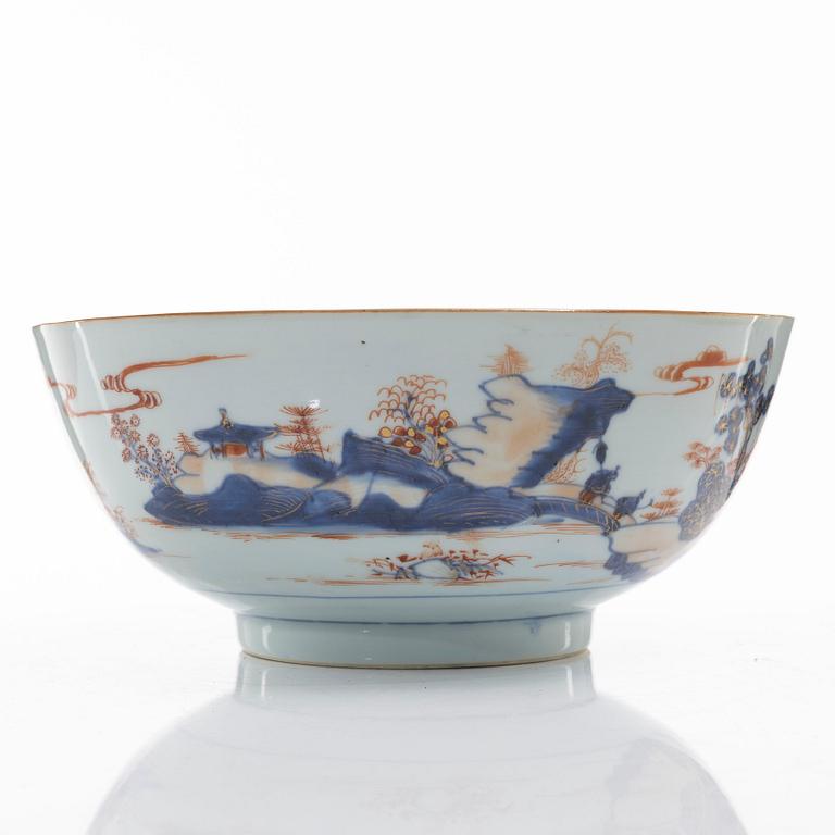 Mugg, bålskål samt fat, tre stycken, porslin. Qingdynastin, 1700-tal.