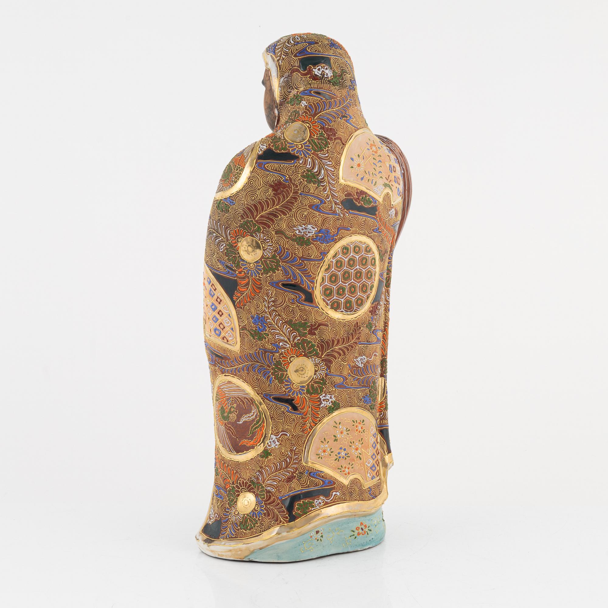 A large Japanse satsuma sculpture, early 20th Century.