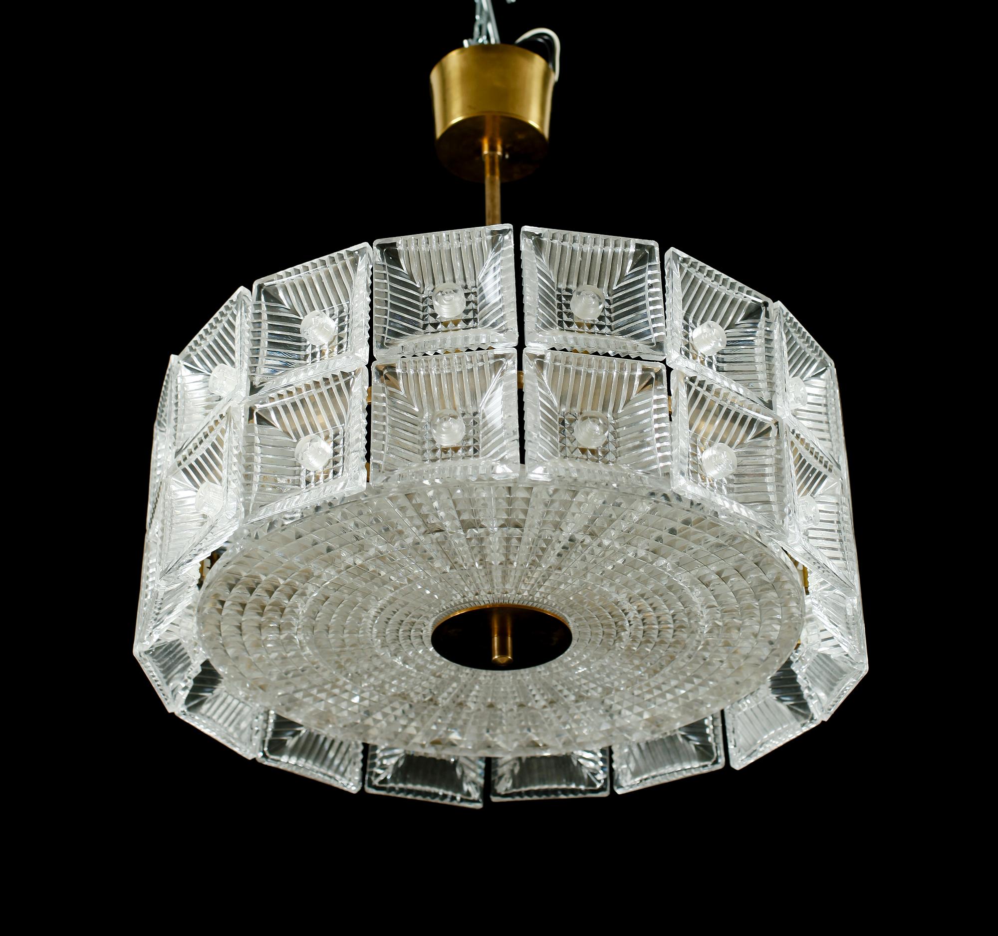 TAKLAMPA, sannolikt Carl Fagerlund, Orrefors, 1900-talets mitt. Höjd ca 45 cm.