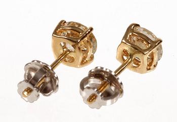 ÖRHÄNGEN, ett par, 18 K guld med briljantslipade diamanter, tot ca 0,8 ct.