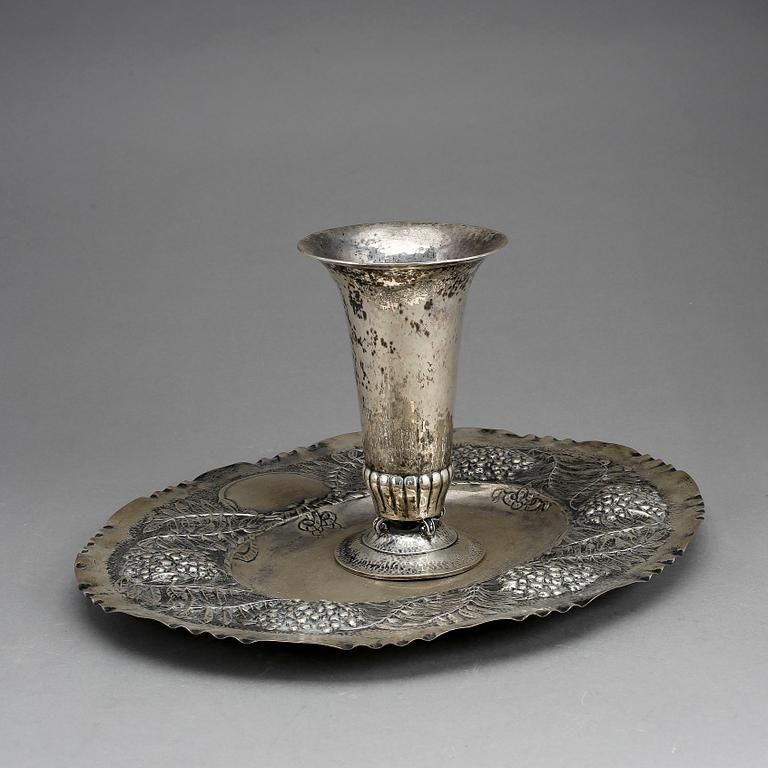 FAT SAMT VAS. Silver, bl a CG Hallberg, Stockholm 1917. Tot ca 860 g.