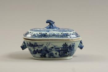SMÖRTERRIN med LOCK, porslin, Kina 17/1800-tal.