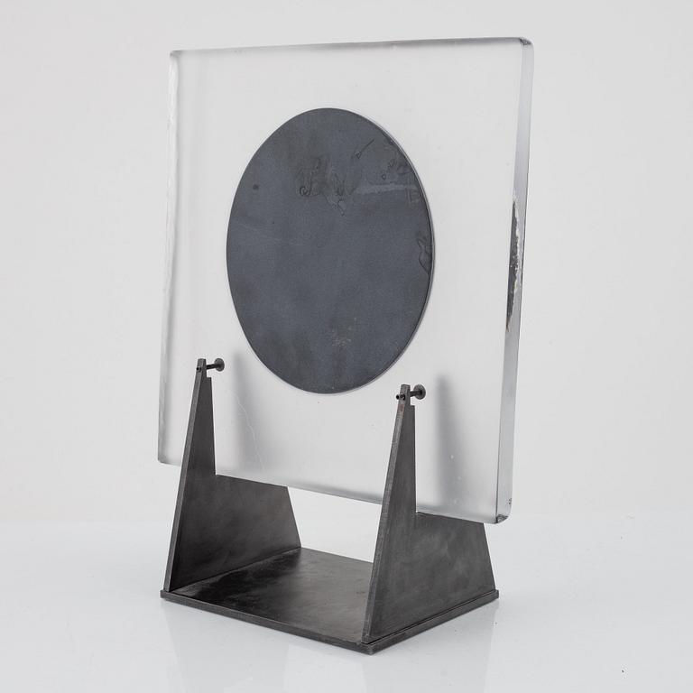 Bertil Vallien, skulptur/plakett med ställ, Kosta Boda, lim ed. 100.