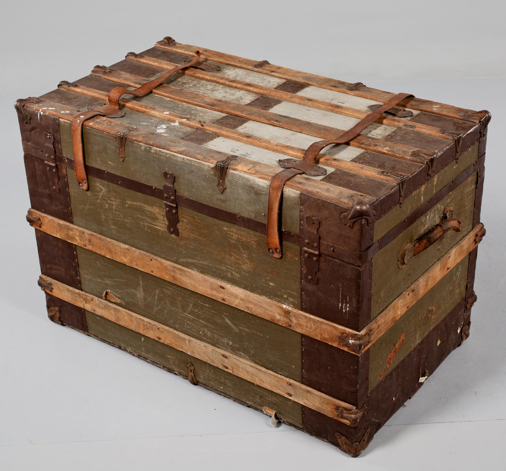 KOFFERT, 1900-talets första hälft.