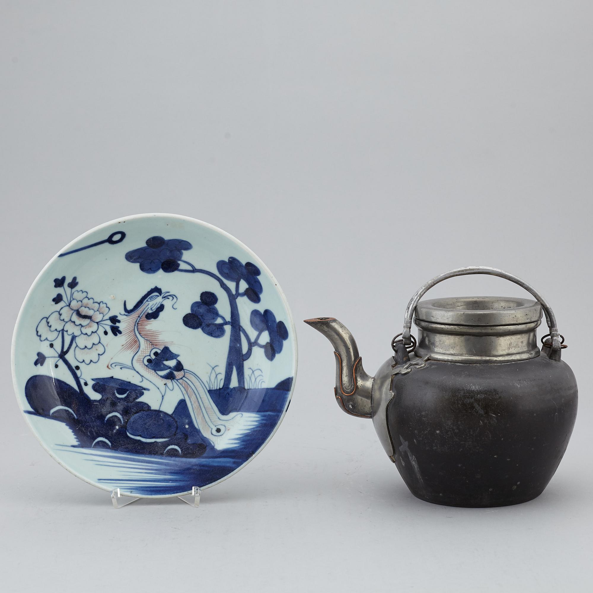 A Chinese pewter teapot with cover and a porcelain dish, 19th and 20th century.