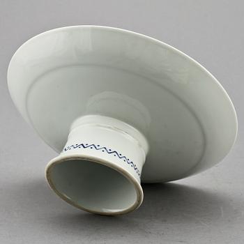 TALLRIKAR, 14 st, samt FAT, porslin, 1900-tal.