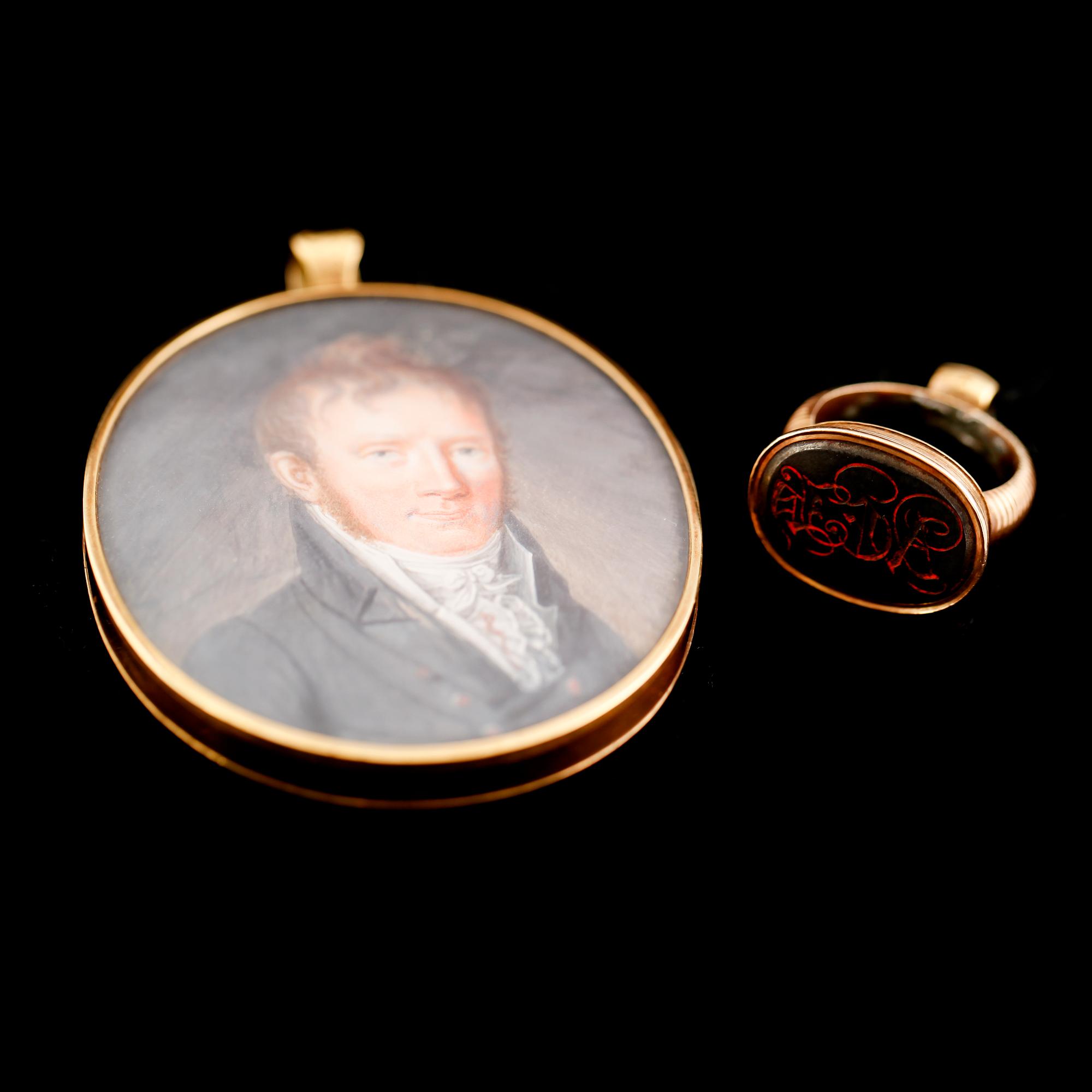 MINIATYR SAMT PETSCHAFT, 18 k guld, 1800-tal.