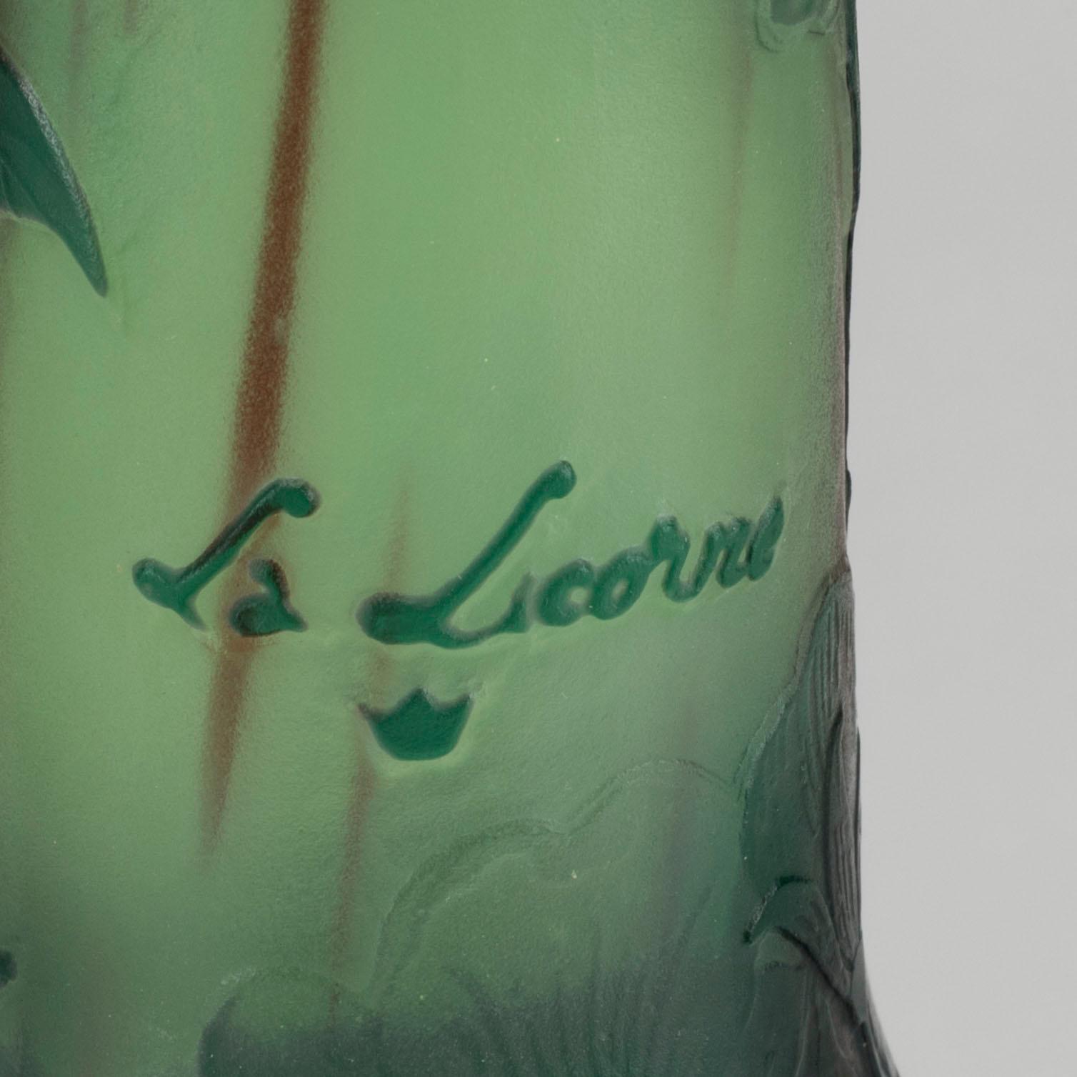 LA LICORNE, a cameo signed glass vase.