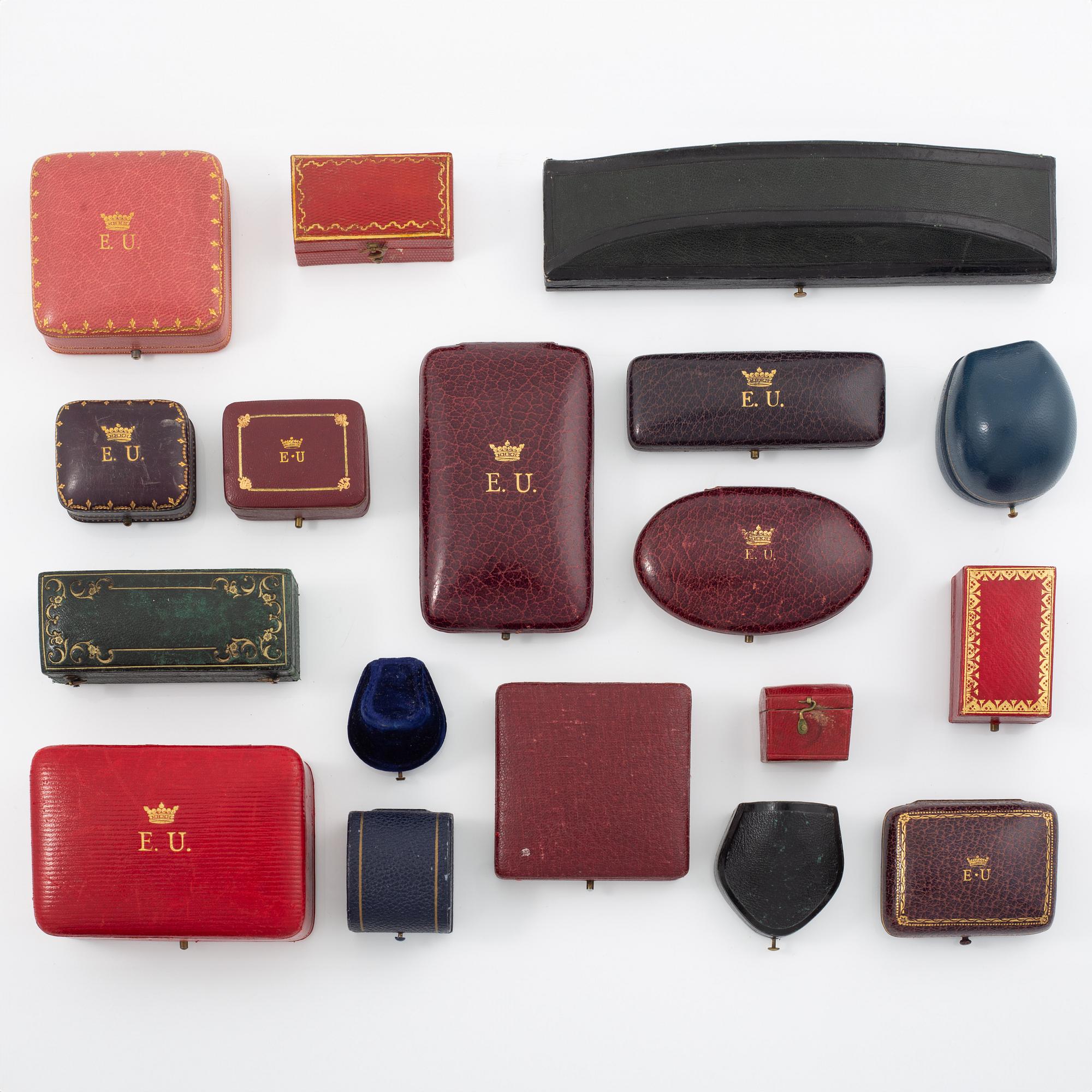 Eighteen cases for jewellery.