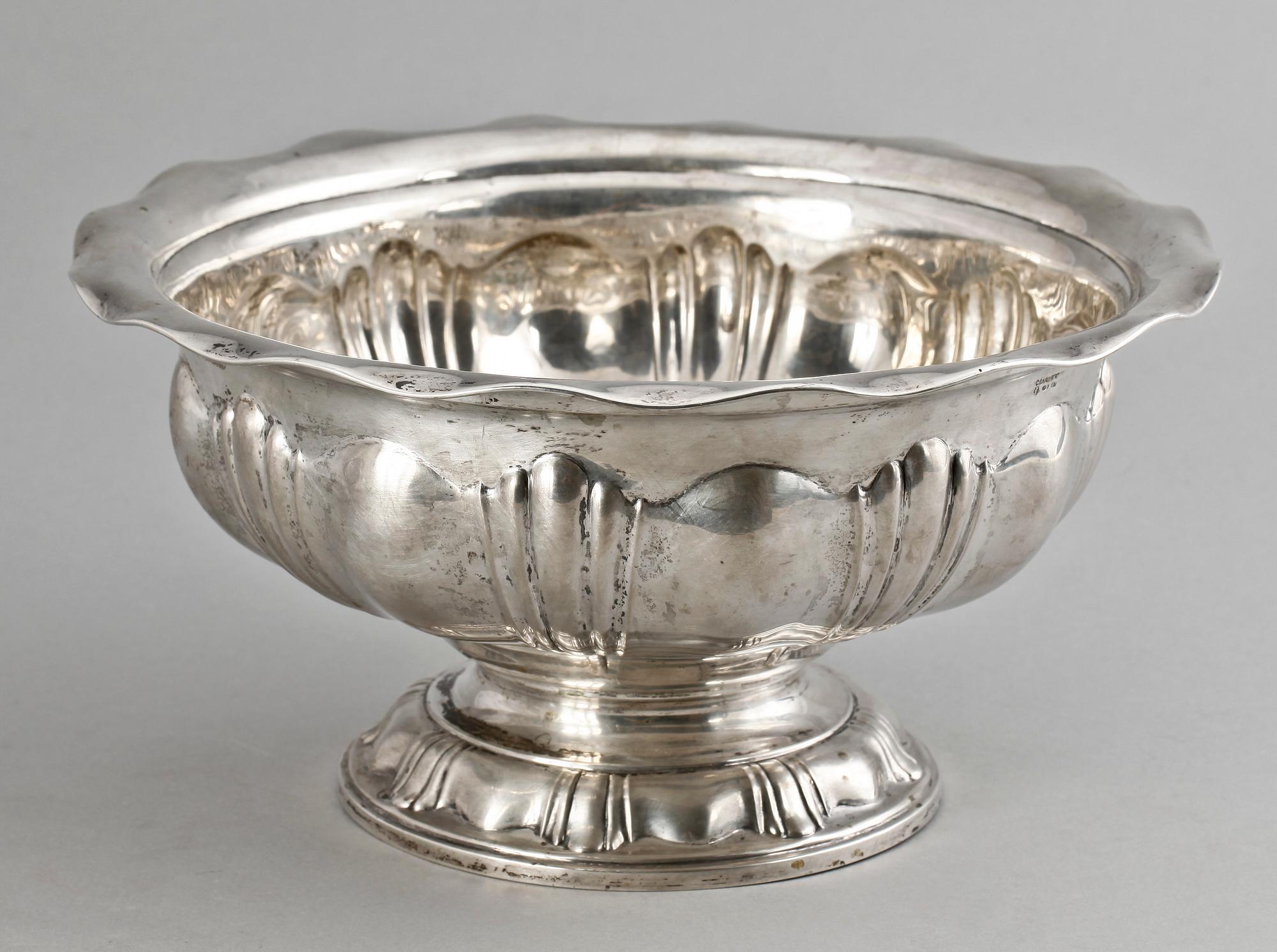 SKÅL, silver, svenska importstämplar, CG Hallberg, Stockholm. 1915. Vikt ca 700 gram.