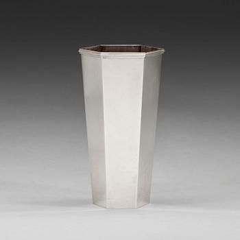 Wiwen Nilsson, a hexagonal sterling vase, Lund 1962.