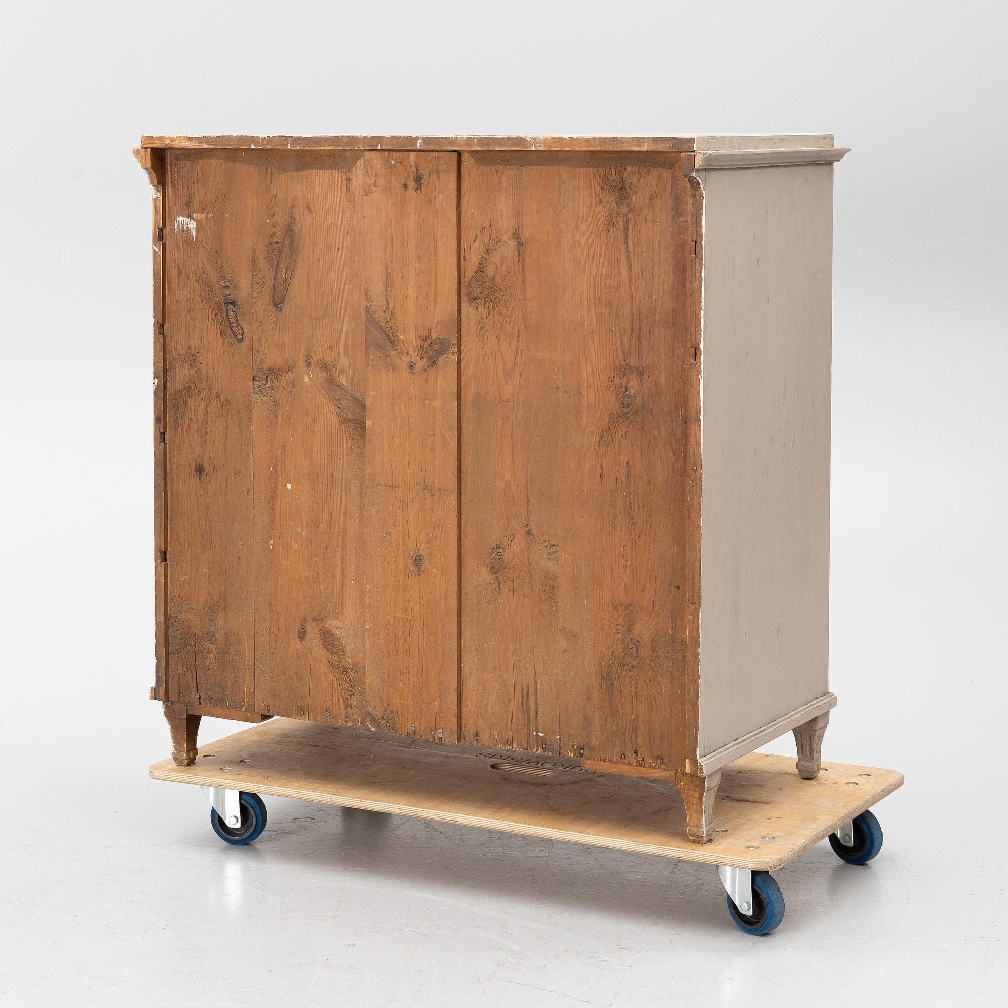 Chest of drawers, 19th century.