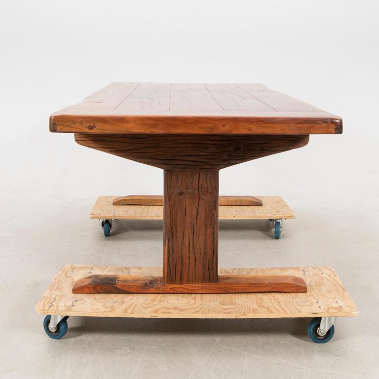 Modern Chinese-made table.