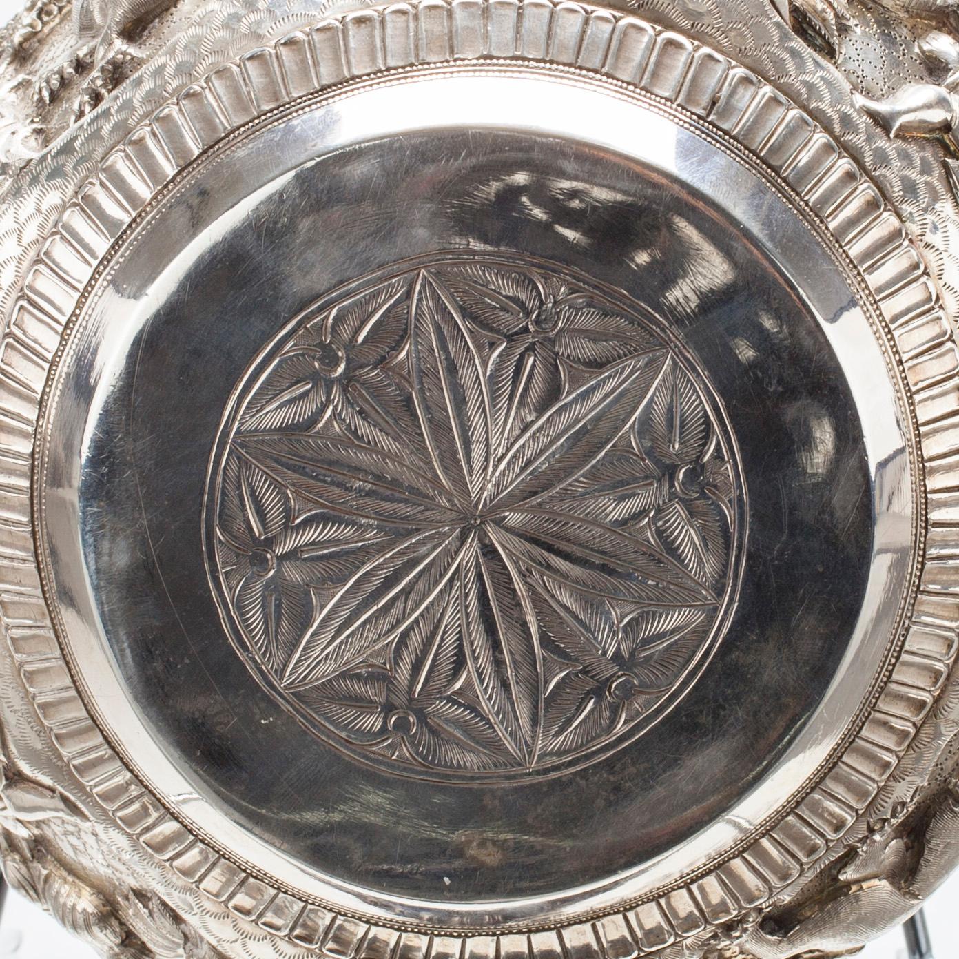 SKÅL, ostämplad silver, troligen Indien 1900-tal. Tot. vikt ca 613,9 cm.