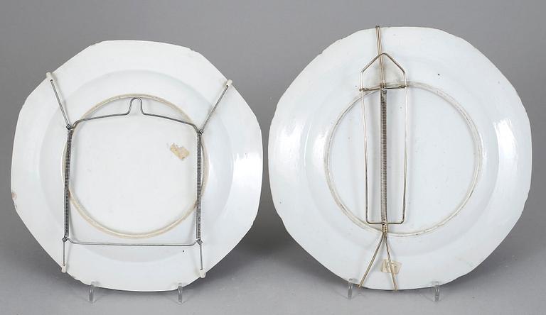 TALLRIKAR, 2 stycken, kompaniporslin, Kina, 1700-tal.