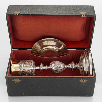 Nattvardskalk med paten, silver, Paris 1798-1809 och Frankrike 1800-tal. I schatull.