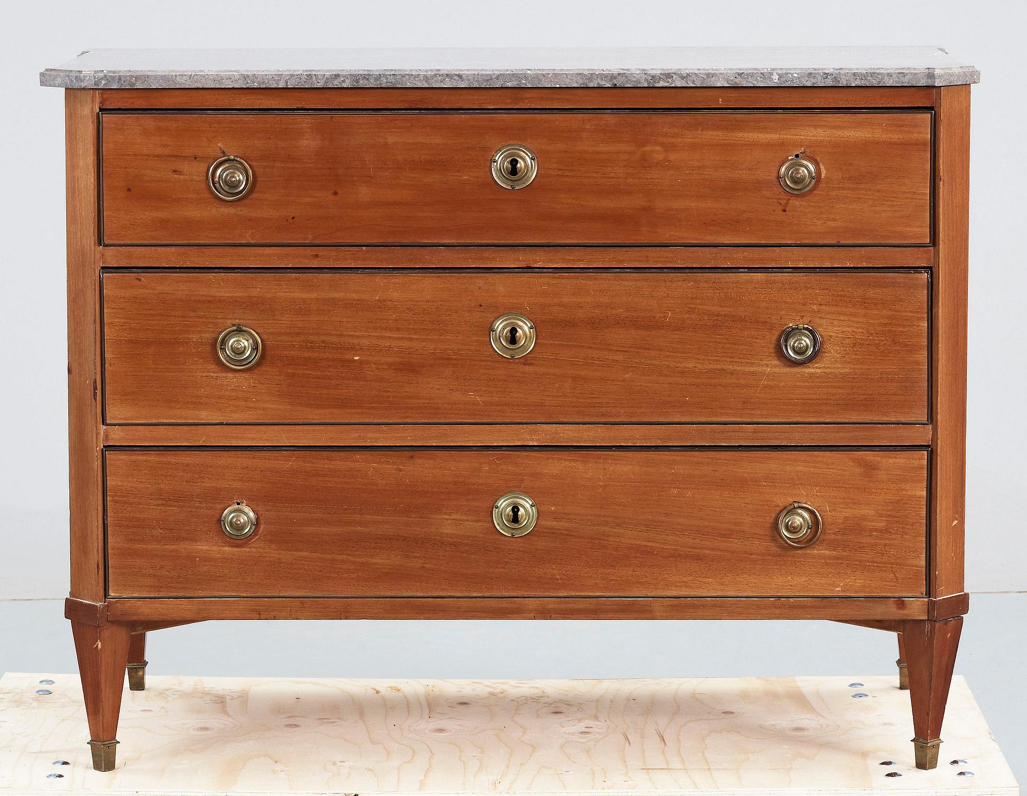 BYRÅ, sengustaviansk stil, 1800-tal.