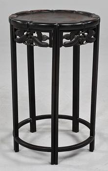 PIEDESTALBORD, orientaliskt, 1900-talets första hälft.