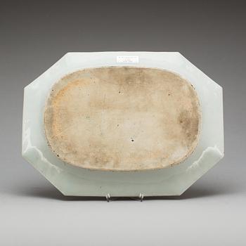 STEKFAT, porslin, Kina, Qianlong, 1736-1795.