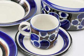 MAT- och KAFFESERVIS, 41 delar, stengods, "Saara", Anja Jaatinen-Winquist för Arabia, Finland, 1970-tal.