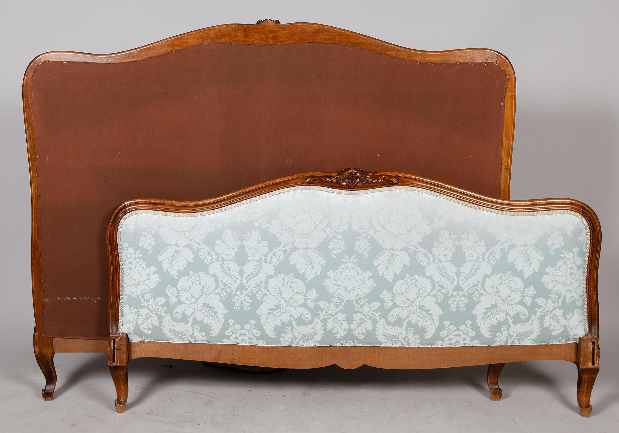 SÄNGRAM, rokokostil, 1900-talets första hälft.