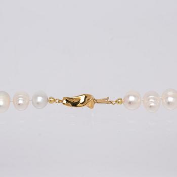 Necklace, cultured freshwater pearls and clasp 14K gold.