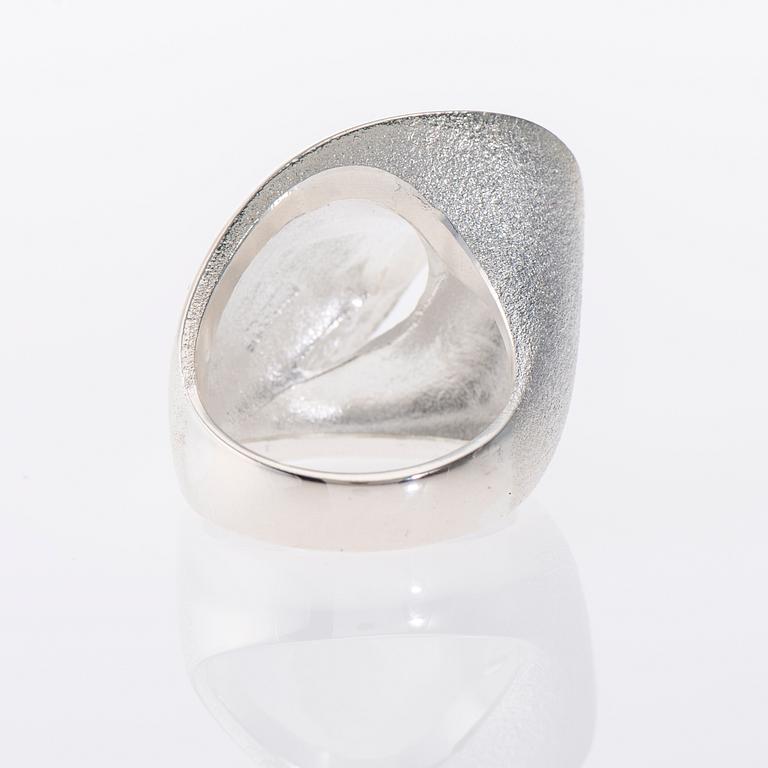 RING, "Arising Wave" sterling silver, Pekka Hirvonen Lapponia 2012. Vikt 13,7 g.