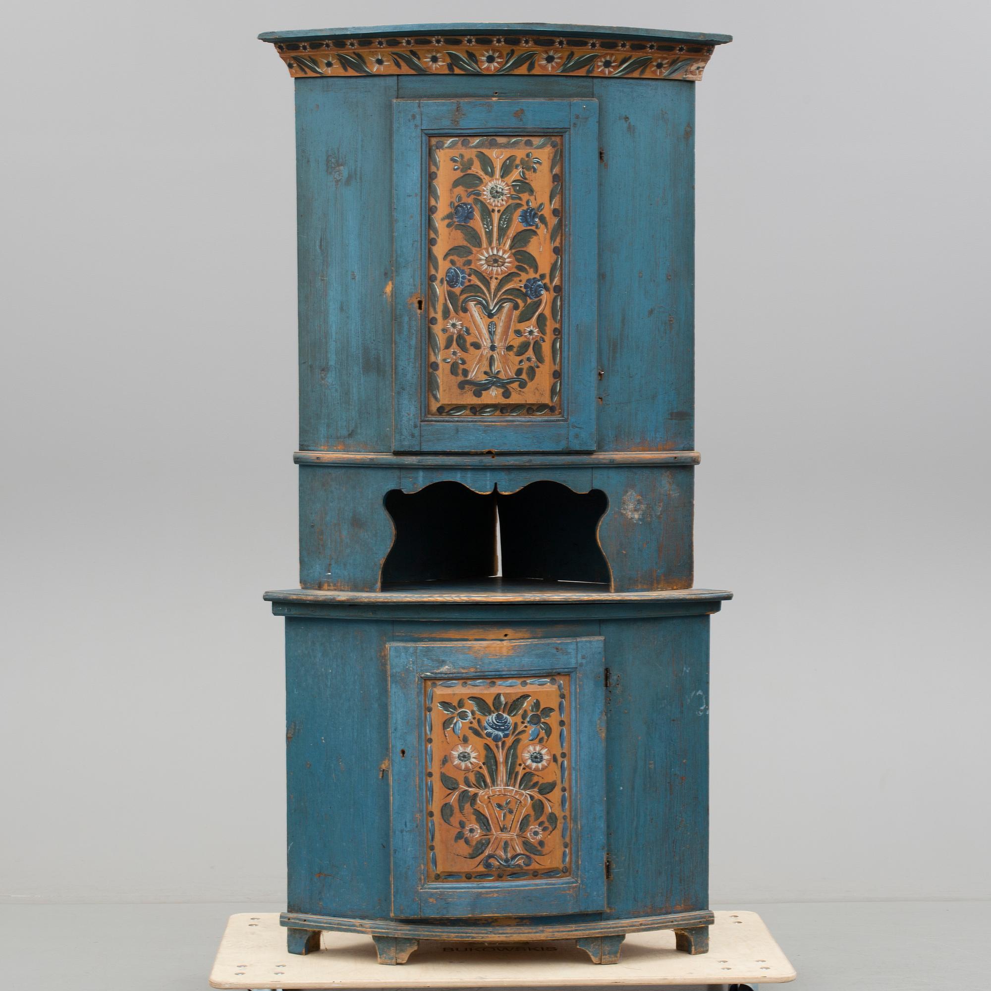 HÖRNSKÅP, allmoge, Alfta, Hälsingland, 1800-talets första hälft.