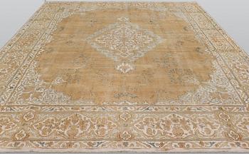 An oriental carpet ca 400 x 295 cm.
