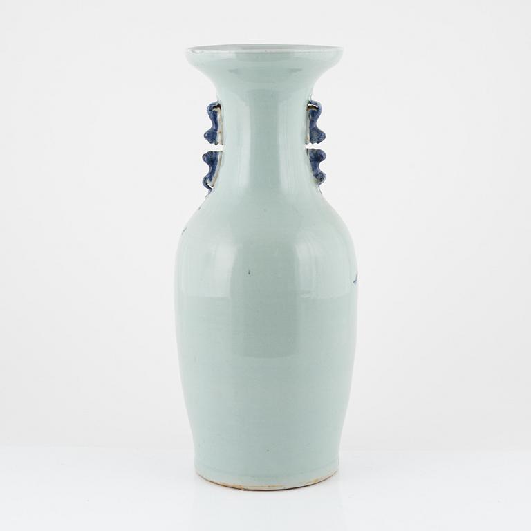 A porcelain floor vase, China, Qingdynasty, 19th century.